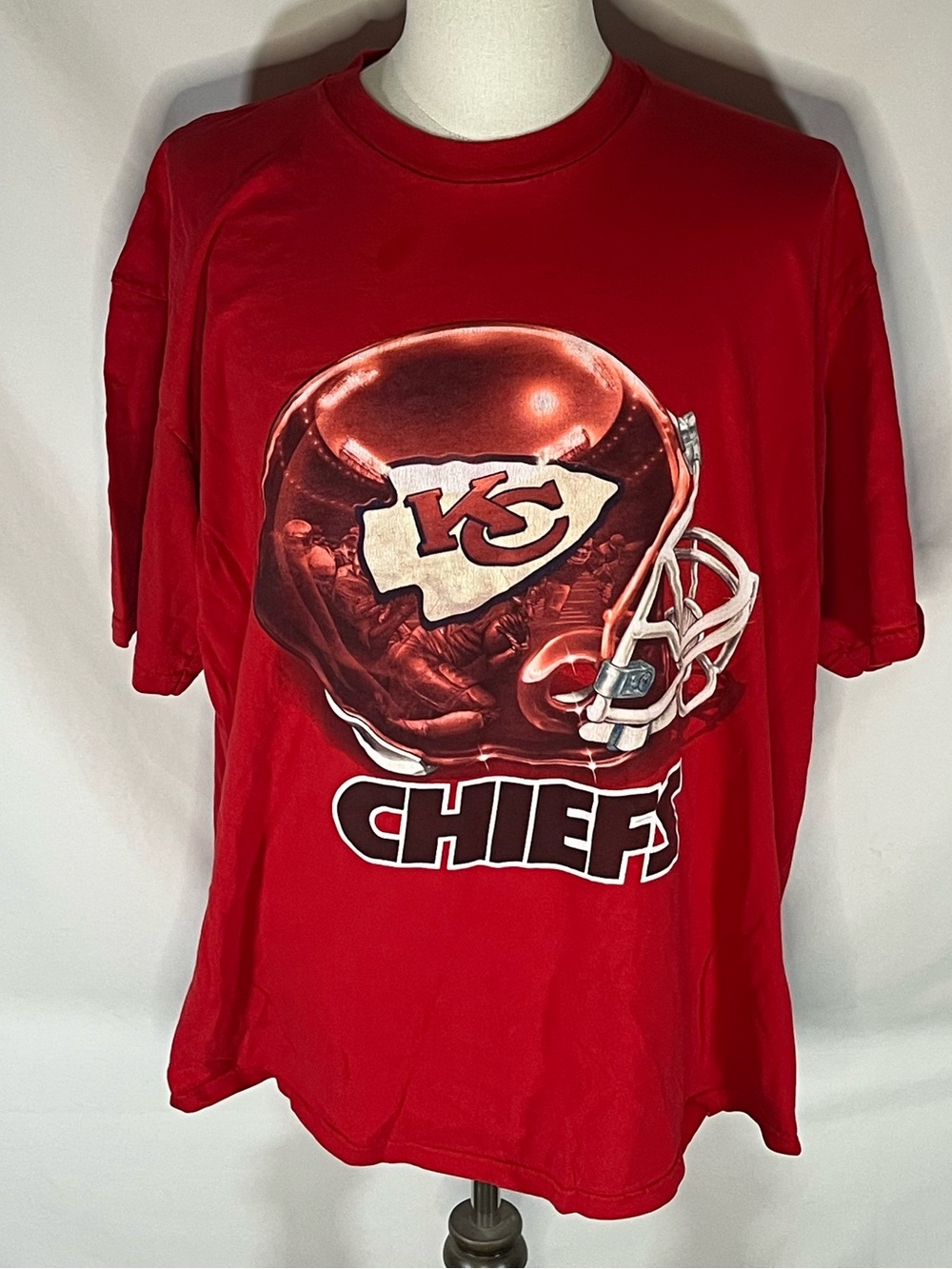 NFL Kansas City Chiefs Football Helmet Vintage Men’s Graphic T-Shirt XL